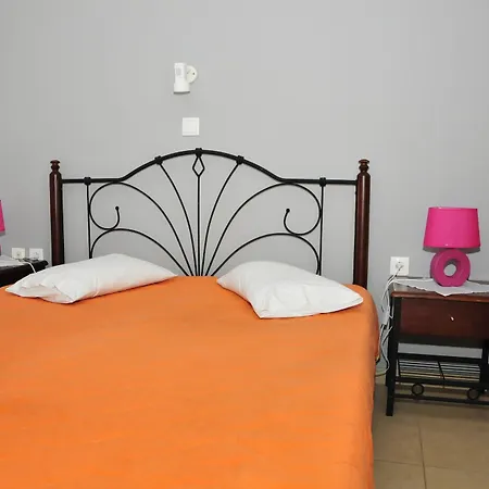 Anessis Fira (Santorini)