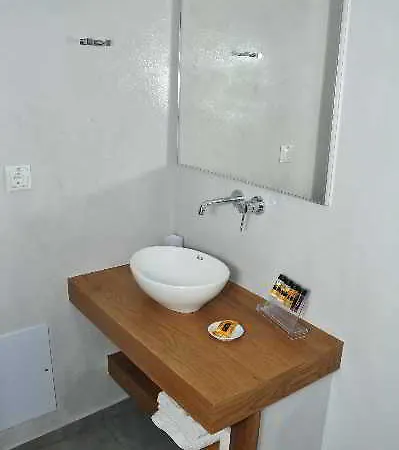Aparthotel Anessis Fira (Santorini)