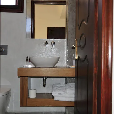 Anessis Aparthotel 3*